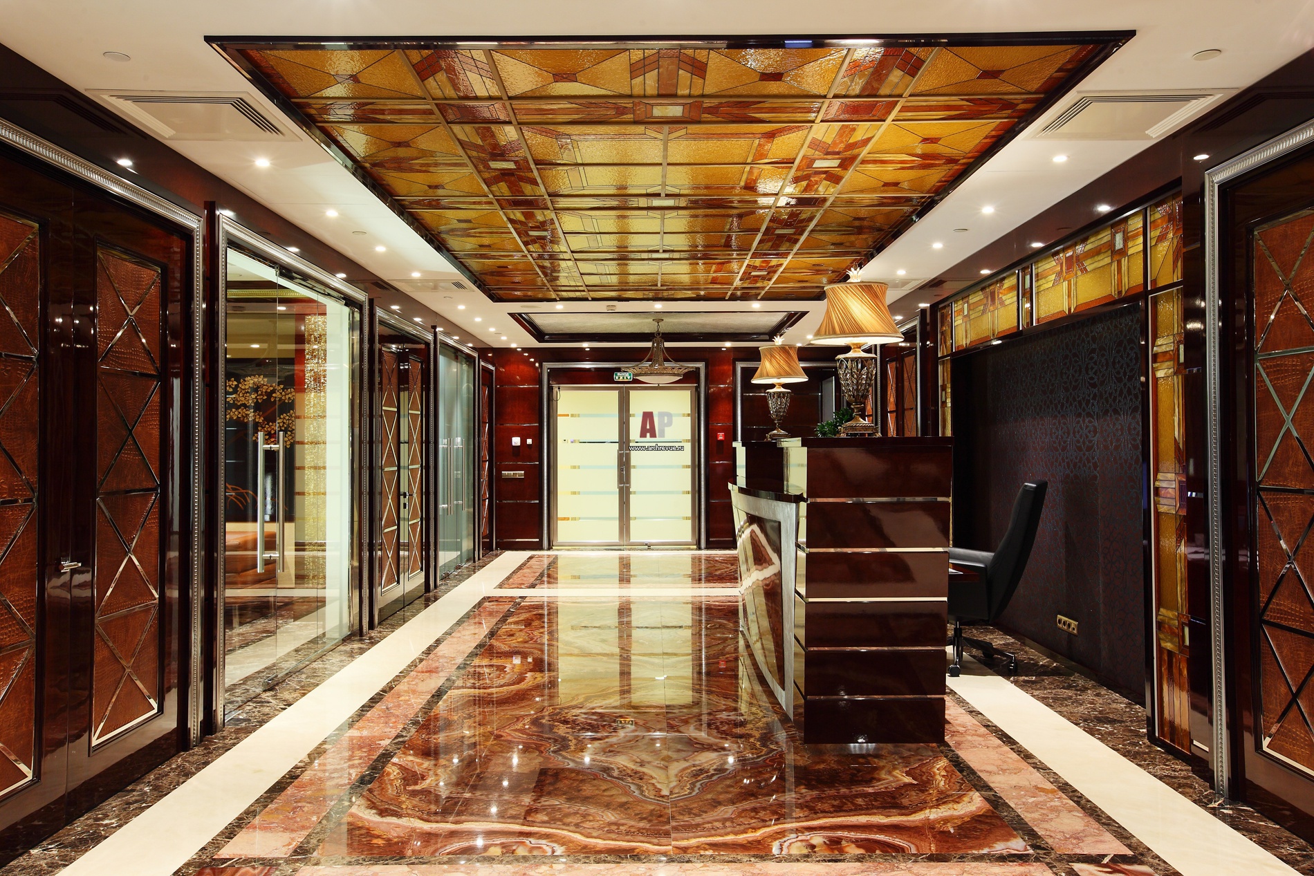 полы из оникса